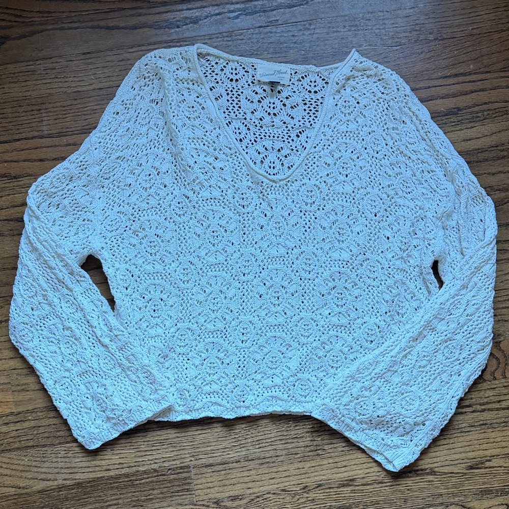Universal Thread White Crochet V-Neck Long Sleeve Sweater